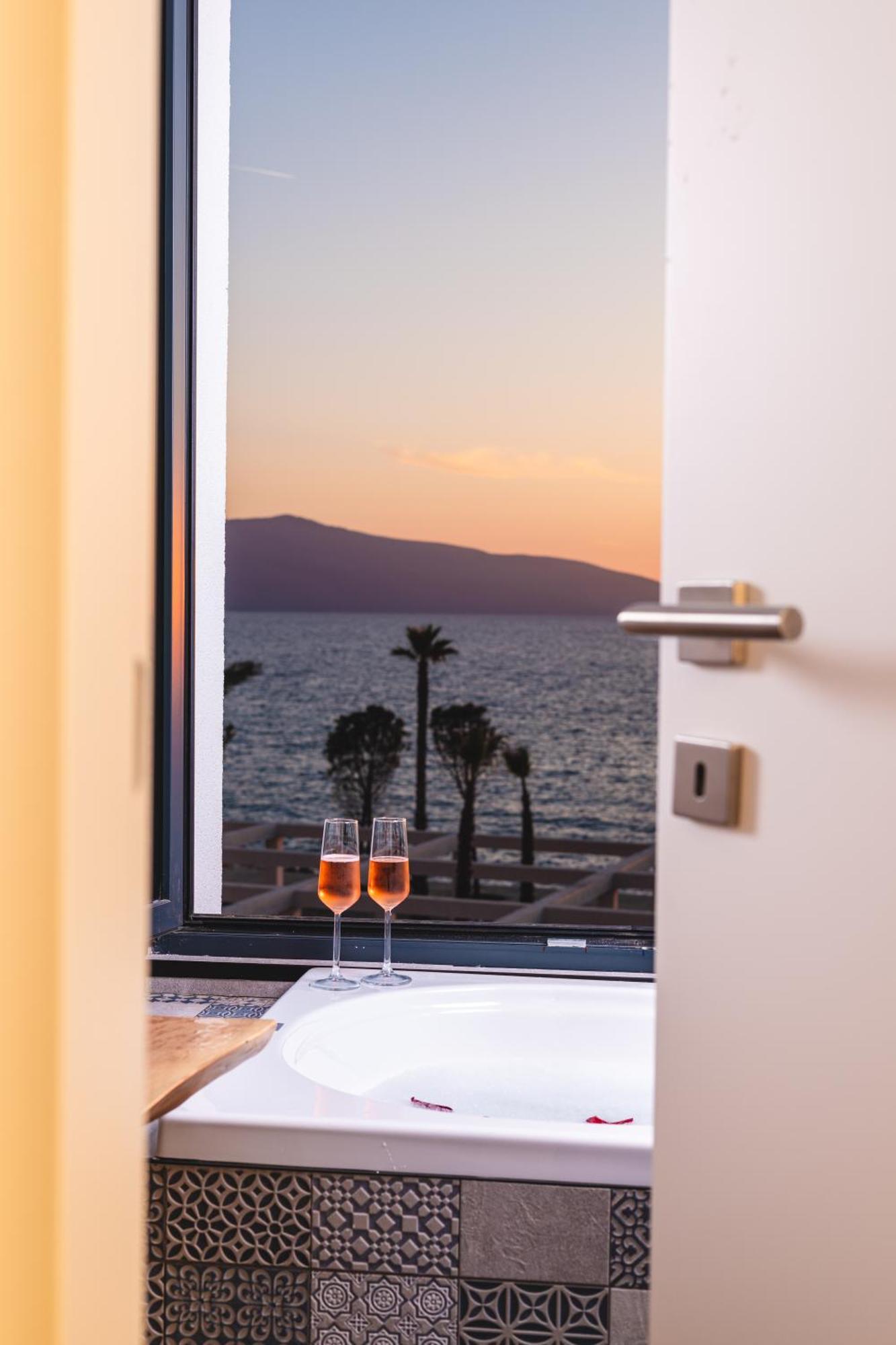 Azar Luxury Suites Vlorë Exterior foto